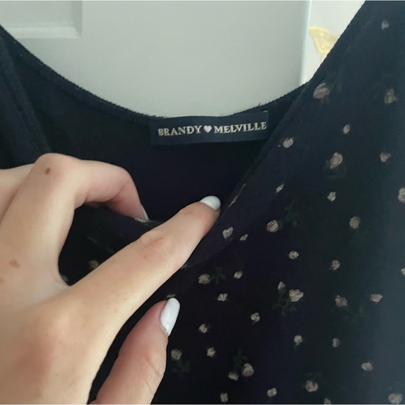 Brandy Melville floral navy dress! Very good condition - Picture 2 of 2